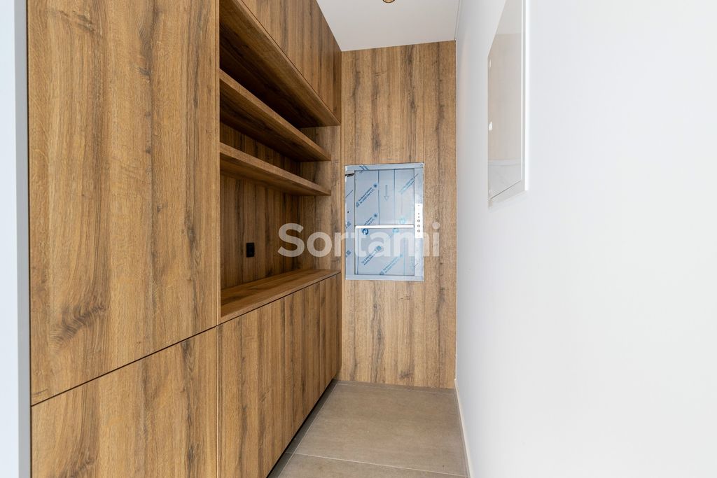 Property photo 3 of 40