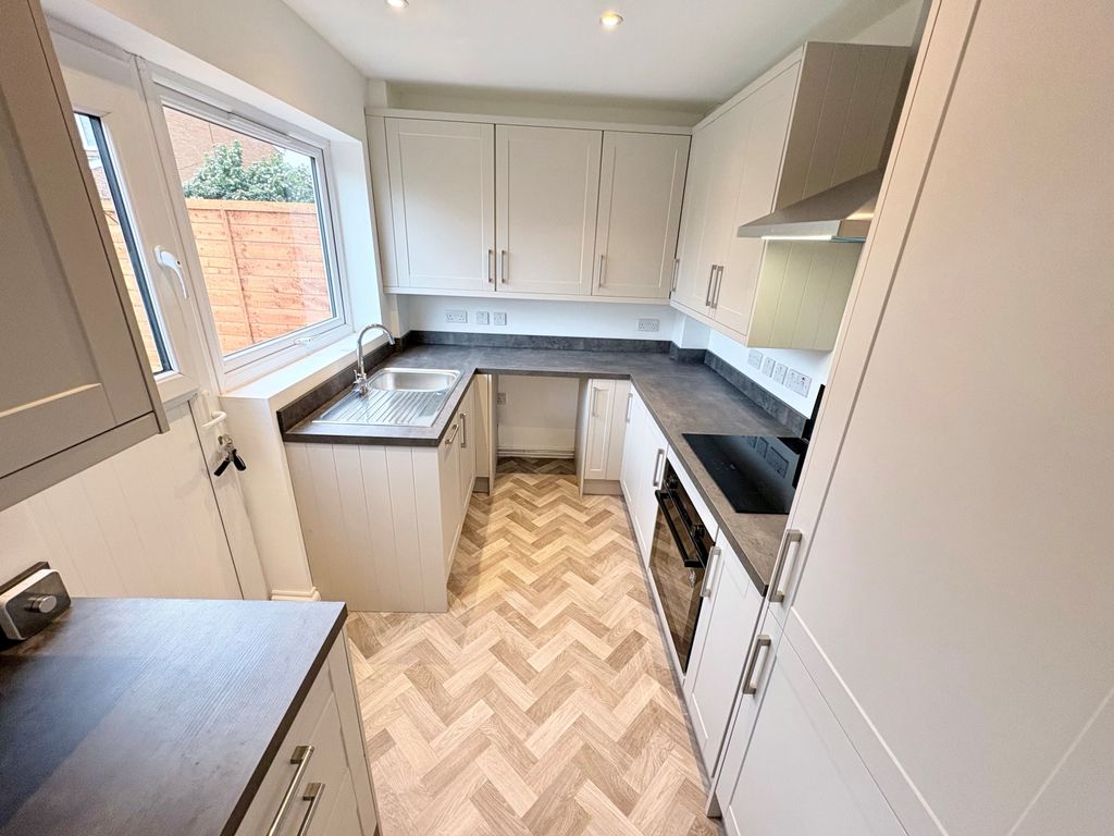 Property photo 3 of 23 Kitchen