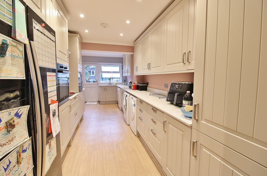 Property photo 3 of 21