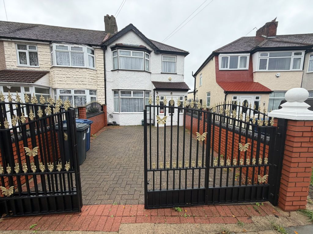 Property photo 1 of 22 4 Bed Semi-Detached House To Rent Ascot Gardens, Southall Ub1 2Rz