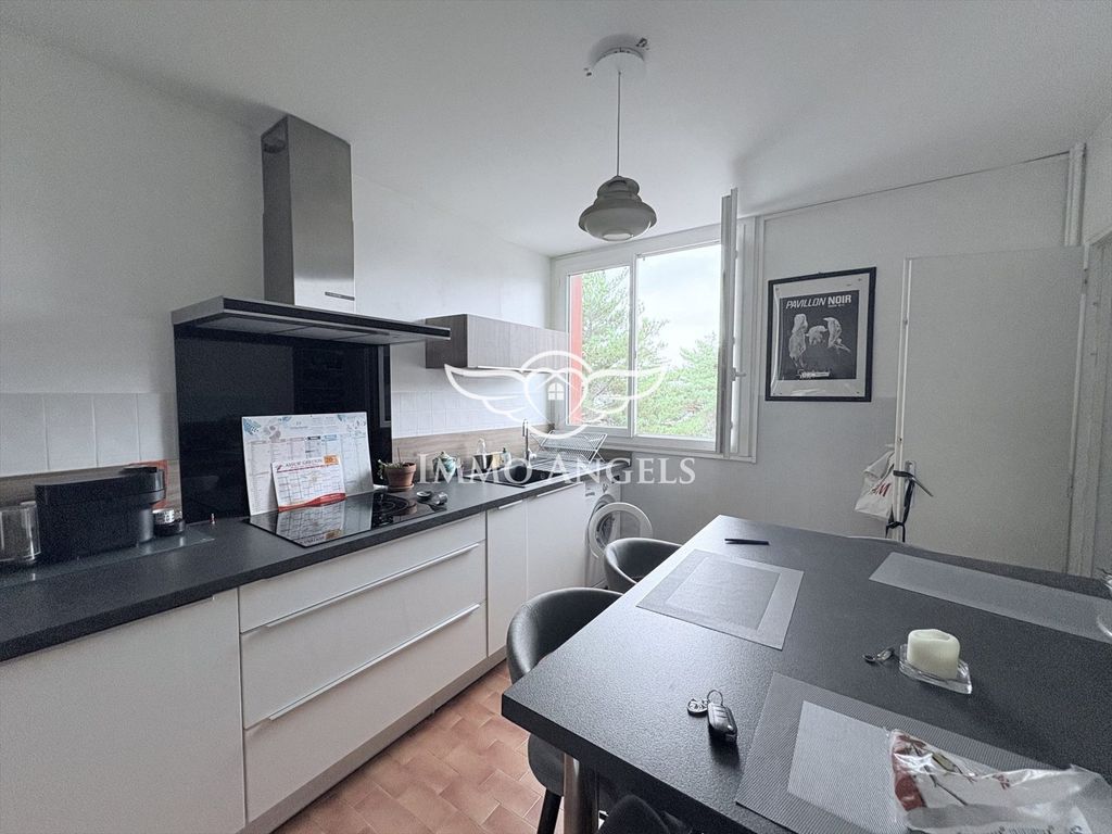 Property photo 1 of 12 T4 Of 84m2 In Perfect Condition - 3 Bedrooms - Terrace - Private Parking