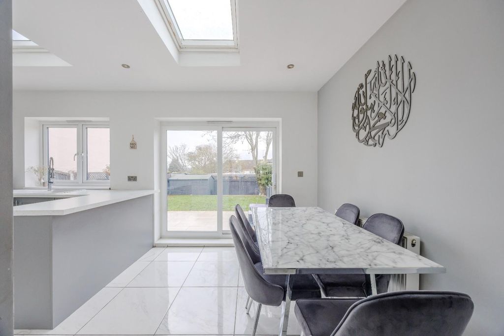 Property photo 2 of 22 Dining Area