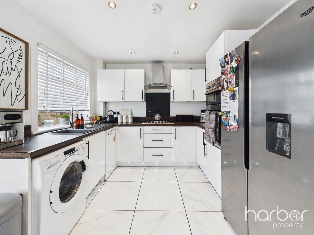 Property photo 3 of 14 4375837