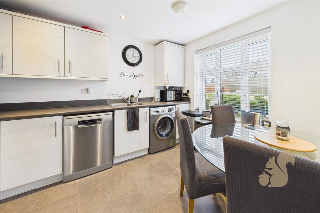 Property photo 3 of 19 Kitchen