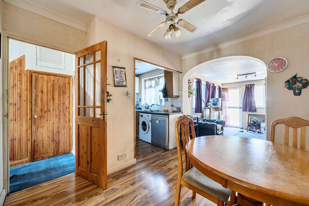 Property photo 3 of 7