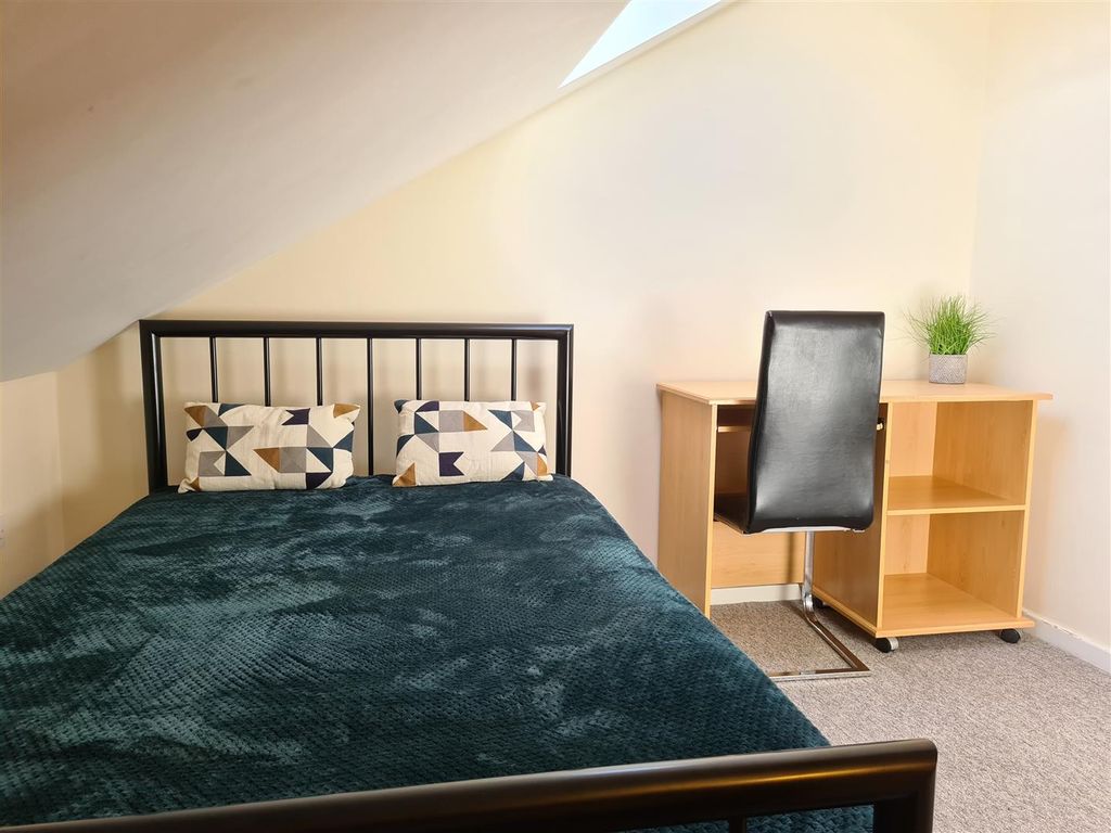 Property photo 3 of 17 Fl 17 Room 4 A.Jpg