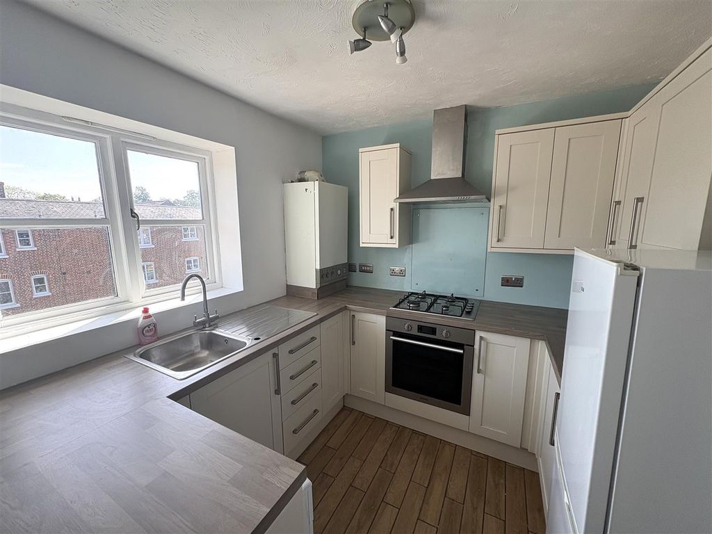 Property photo 2 of 8 Kitchen