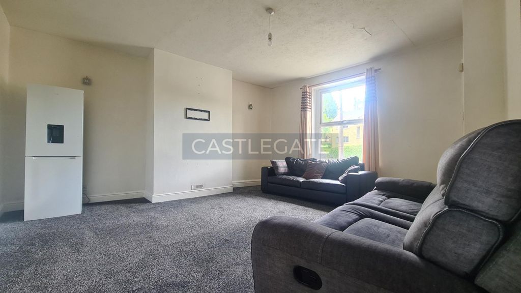 Property photo 3 of 8 16 Cross Church Street, Paddock, Huddersfield, HD1 4Sn (3)