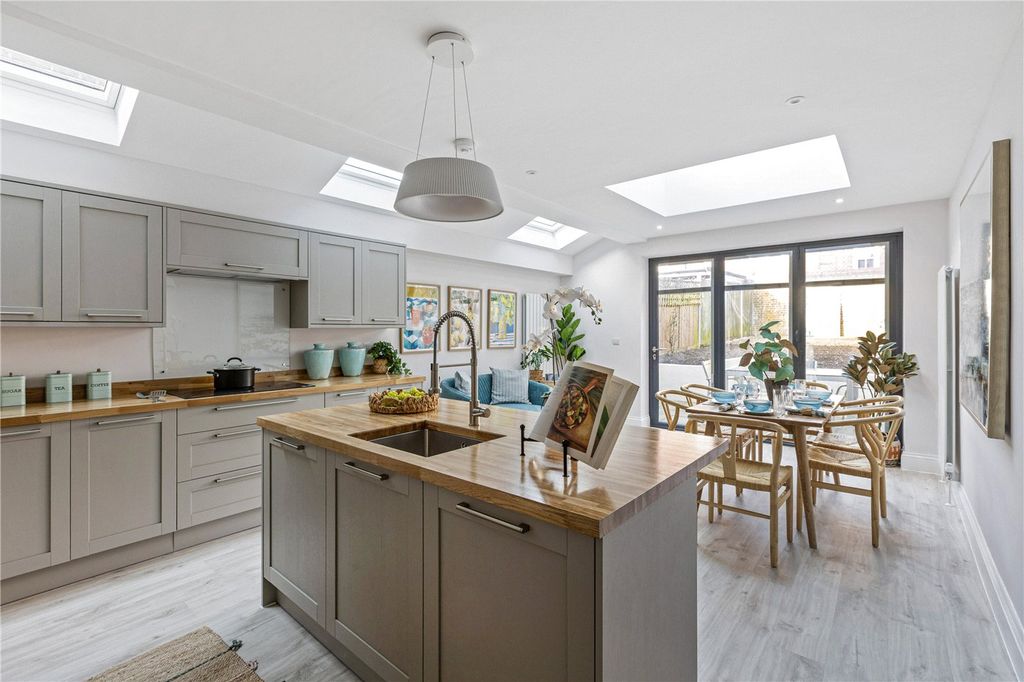 Property photo 3 of 16 Picture No. 21