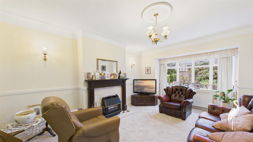 Property photo 2 of 14 Lounge