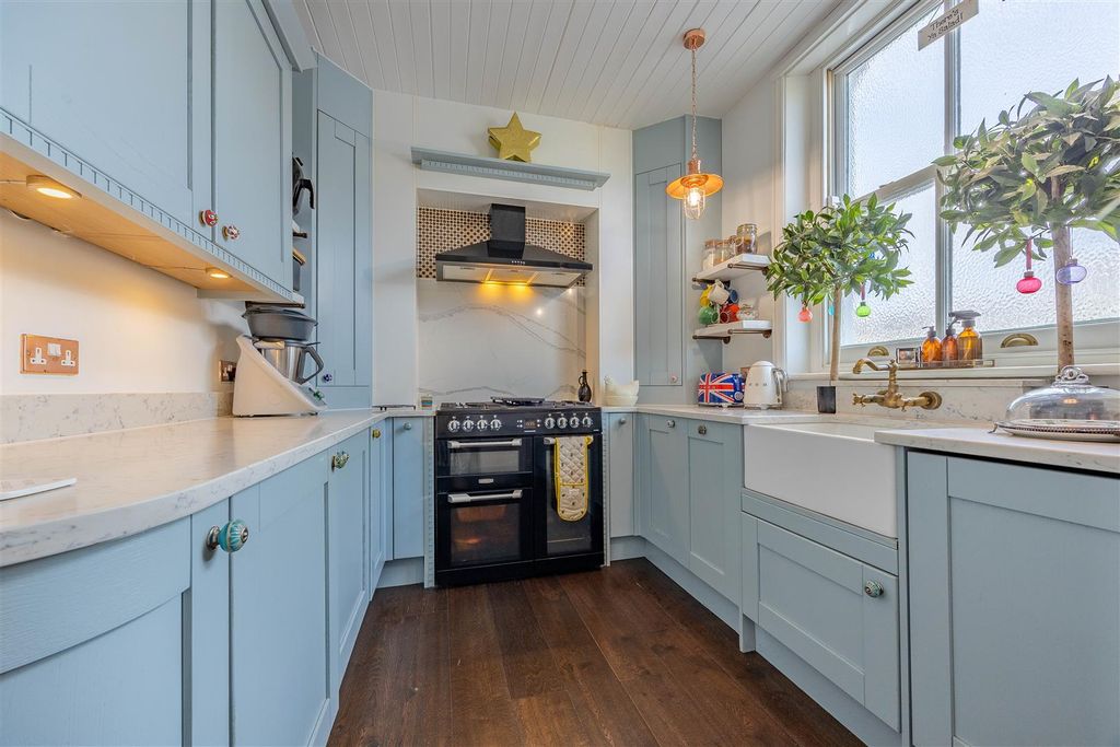 Property photo 3 of 42 Kitchen