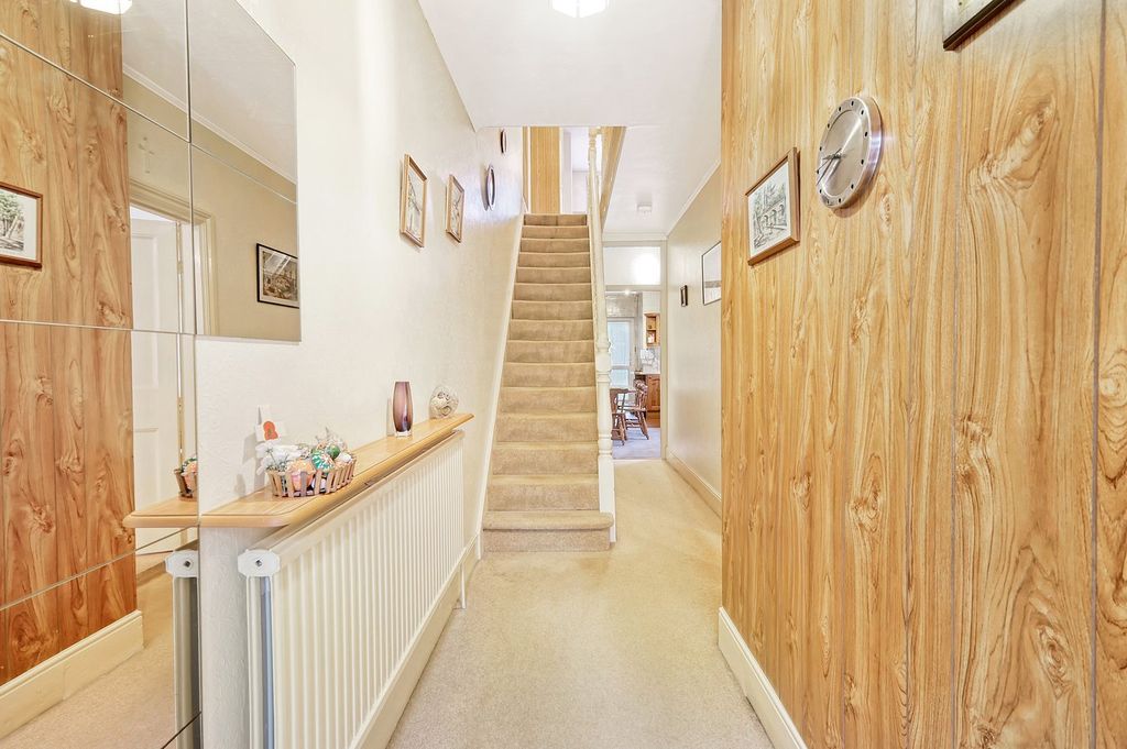 Property photo 2 of 25
