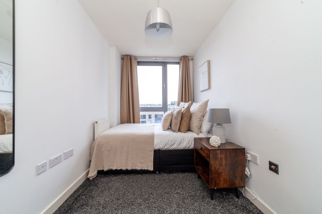 Property photo 3 of 16 Bedroom