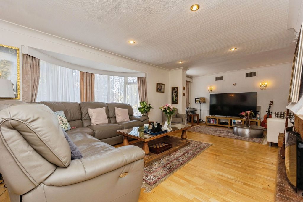Property photo 2 of 21