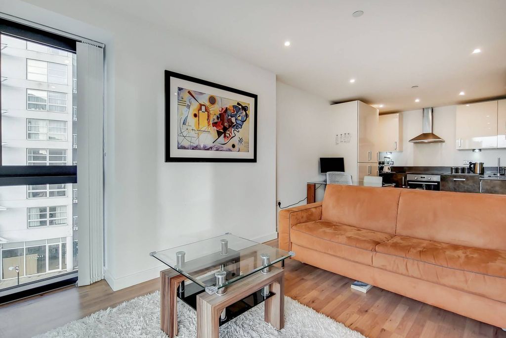 Property photo 2 of 11
