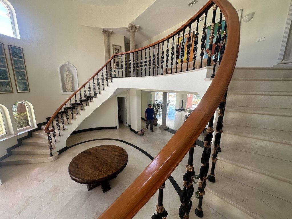 Property photo 3 of 35