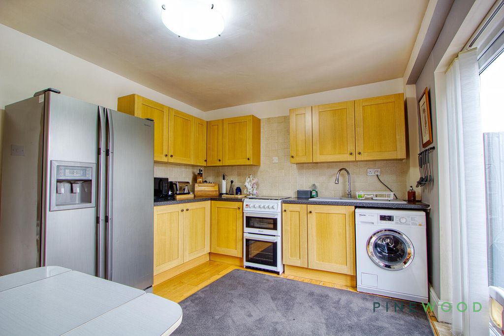Property photo 3 of 23 Kitchen / Diner