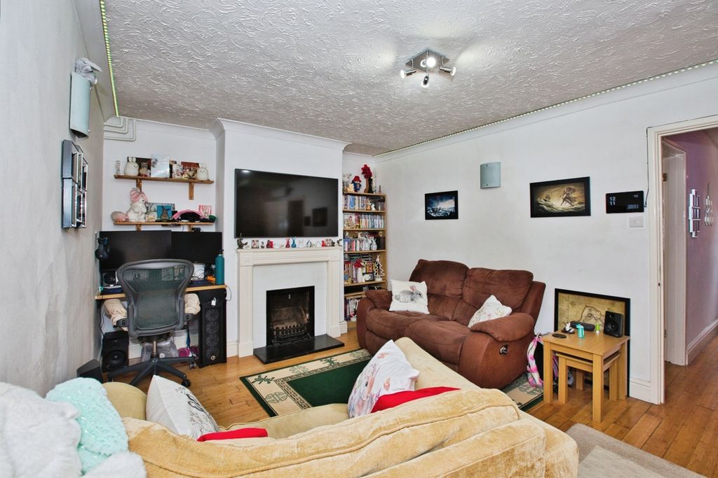 Property photo 3 of 16 Photo