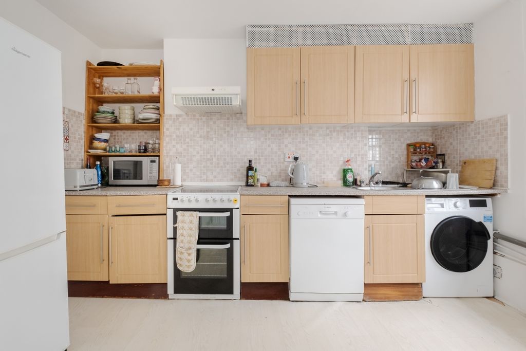 Property photo 2 of 16 Canonbury Square