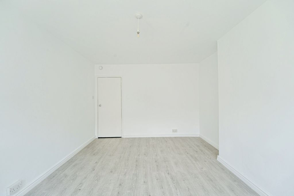 Property photo 3 of 20 Lounge/Dining Room
