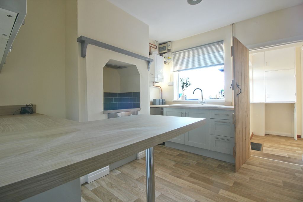 Property photo 2 of 12 Kitchen