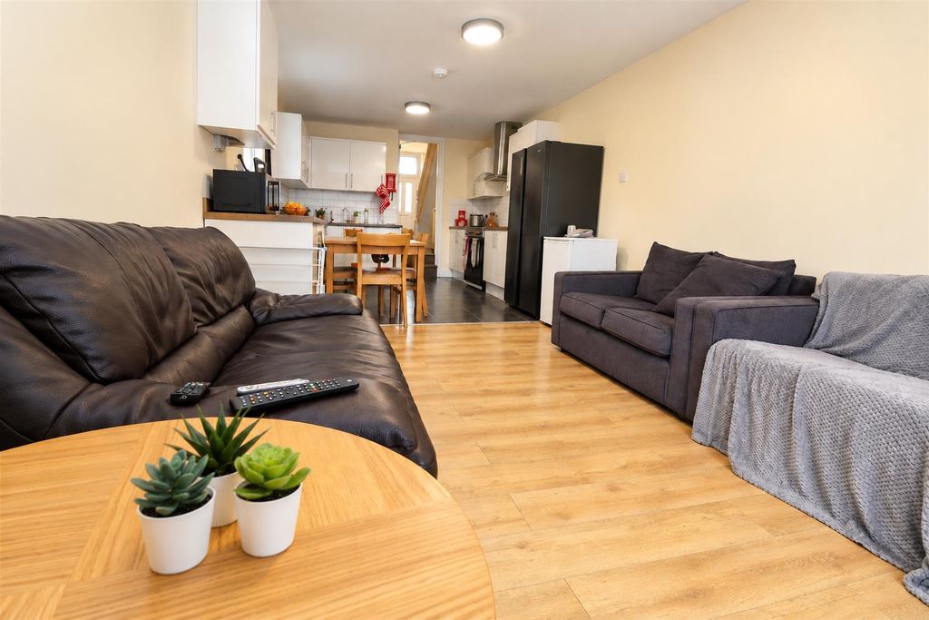 Property photo 1 of 17 d0161E78-Efb6-4A72-88B0-068E9Abea378.Png