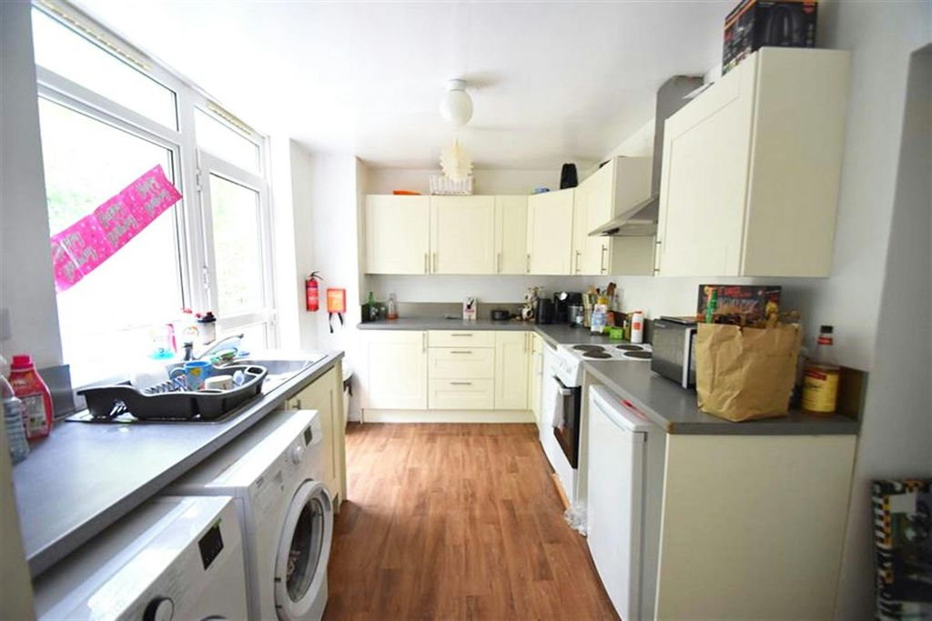 Property photo 3 of 8 2.Jpg