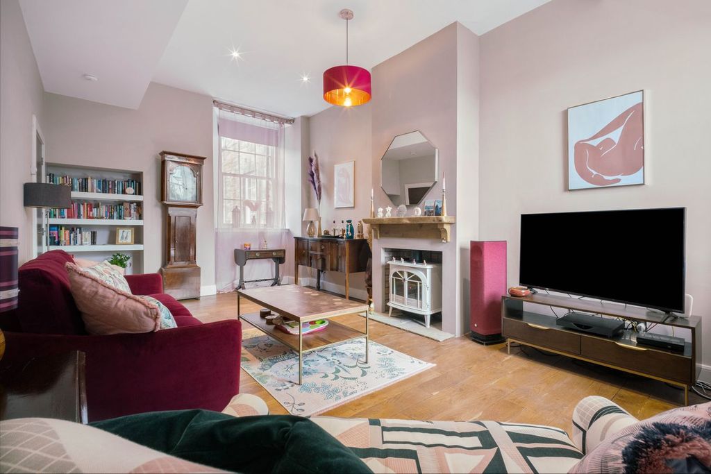 Property photo 2 of 31