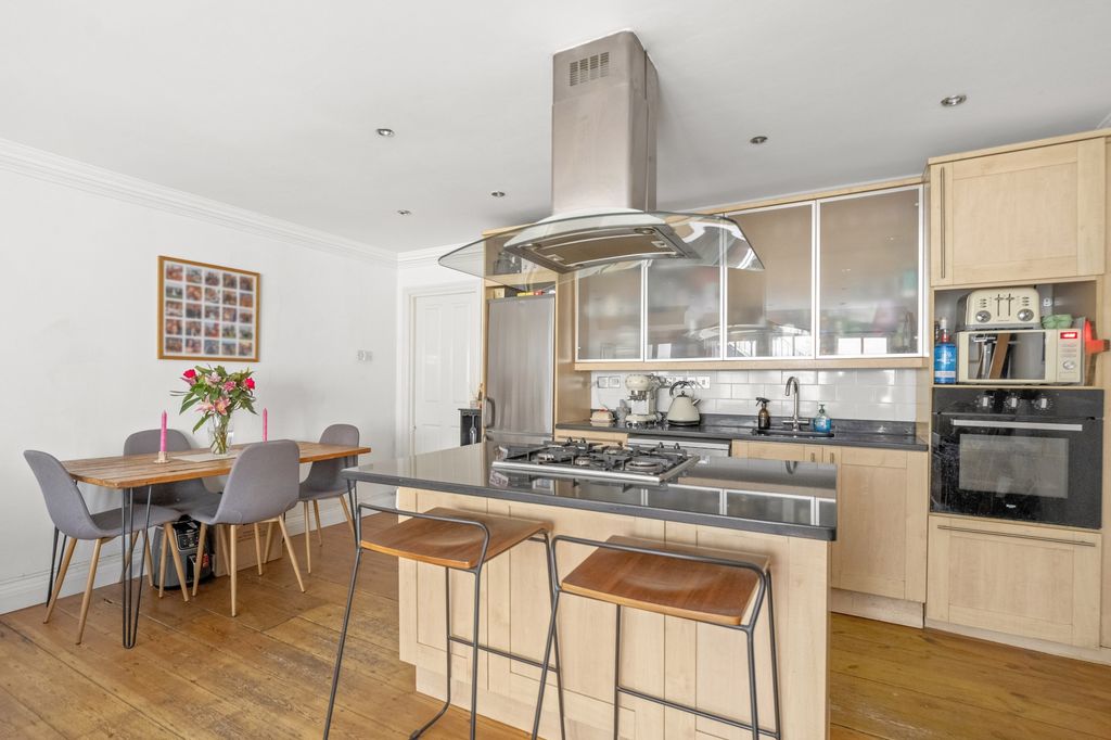 Property photo 3 of 26 Kitchen