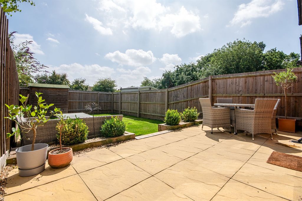 Property photo 2 of 11