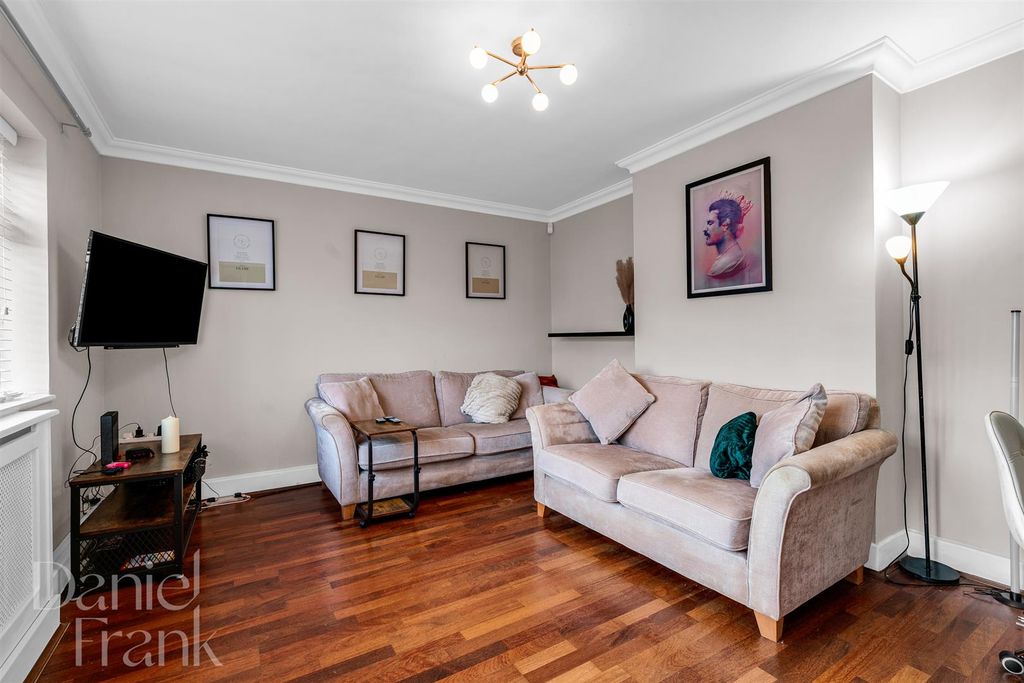 Property photo 3 of 18