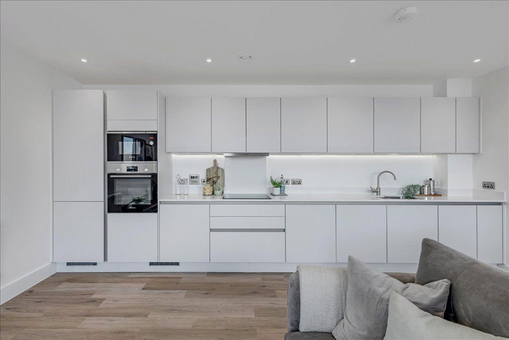 Property photo 3 of 7 Show Home
