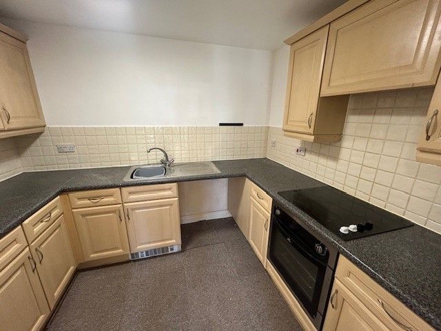 Property photo 3 of 6 Kitchen 