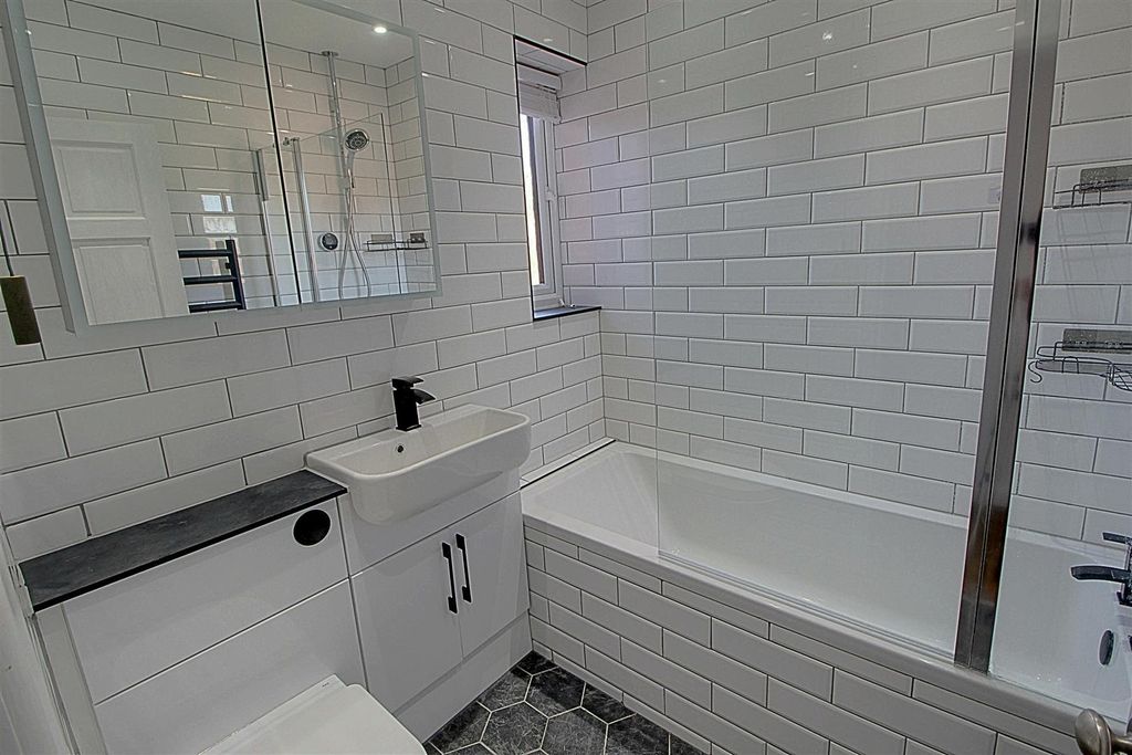 Property photo 3 of 18 Img_2496-Img_2498.Jpg