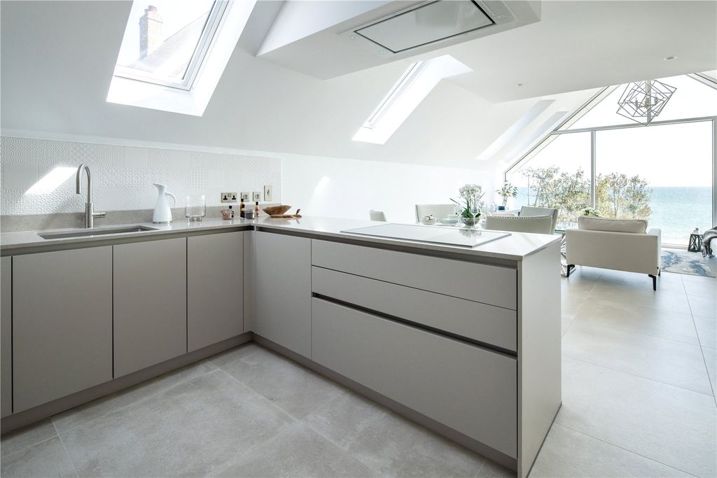 Property photo 3 of 9 Kitchen