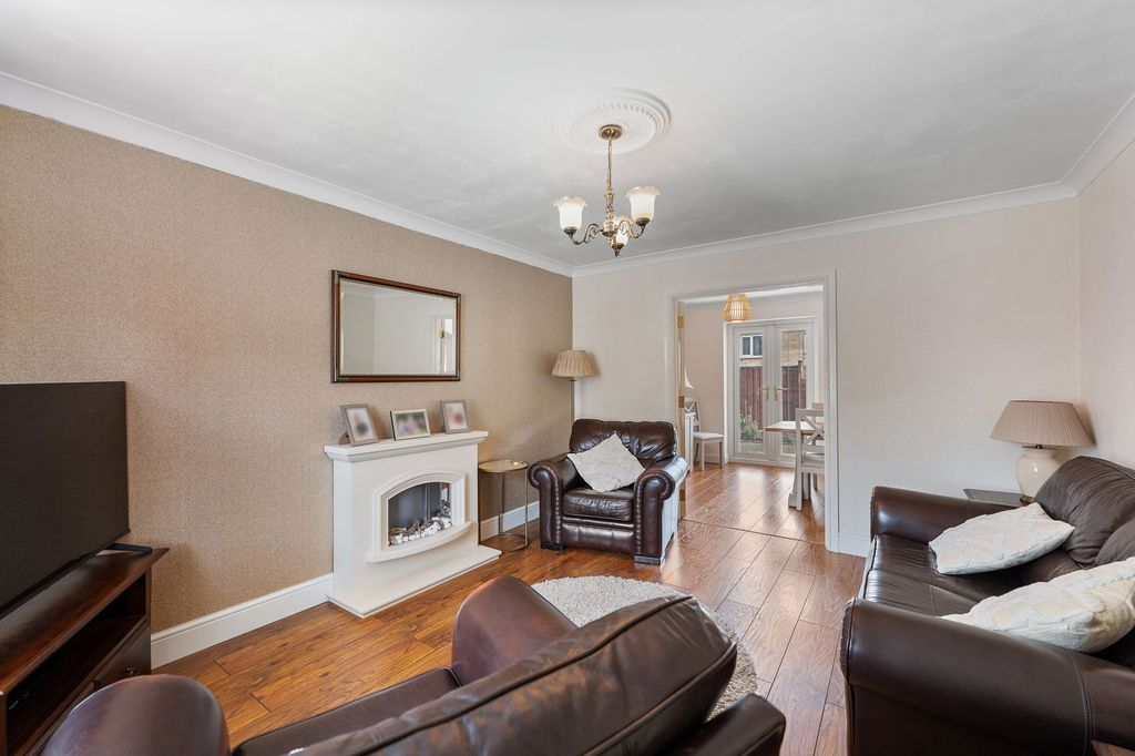 Property photo 3 of 35