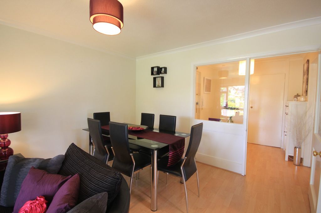 Property photo 3 of 7 Living Room