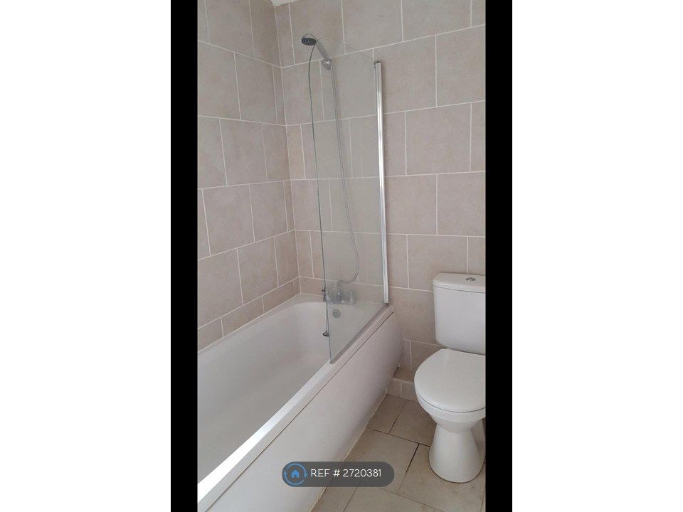 Property photo 1 of 13 Bathroom