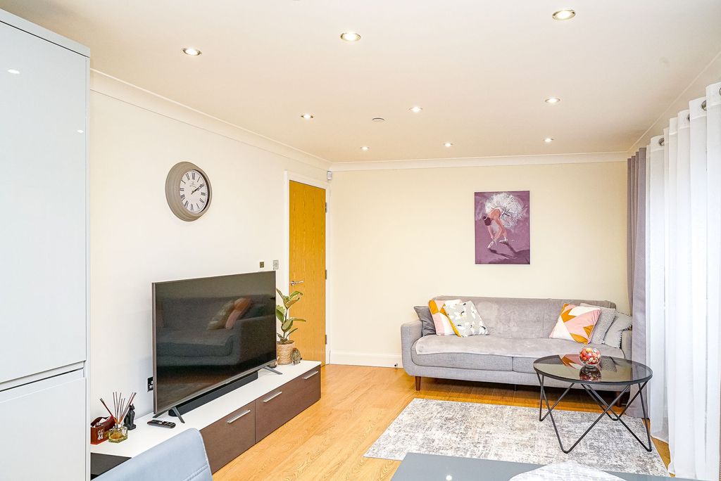 Property photo 3 of 14