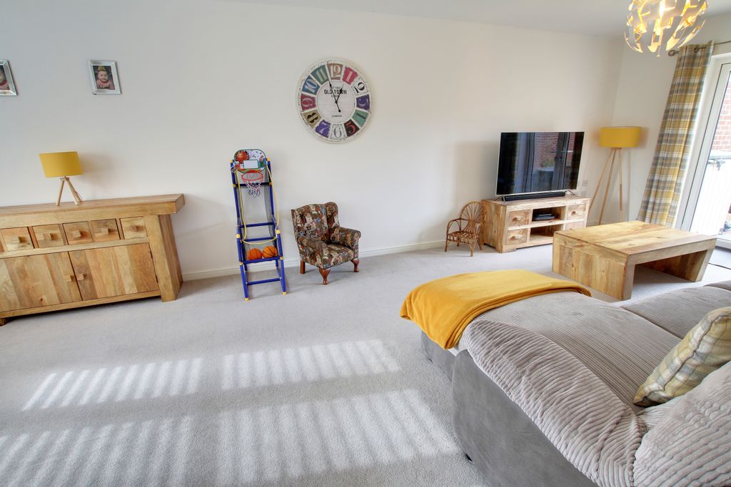 Property photo 2 of 21
