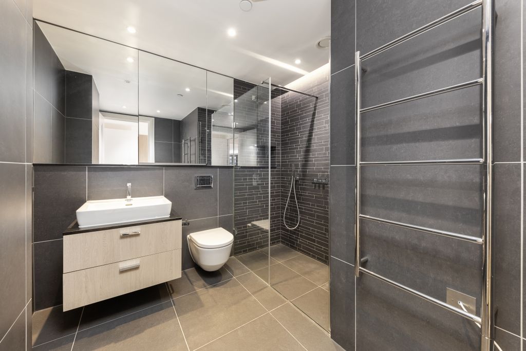 Property photo 3 of 11 Kensington Garden...
