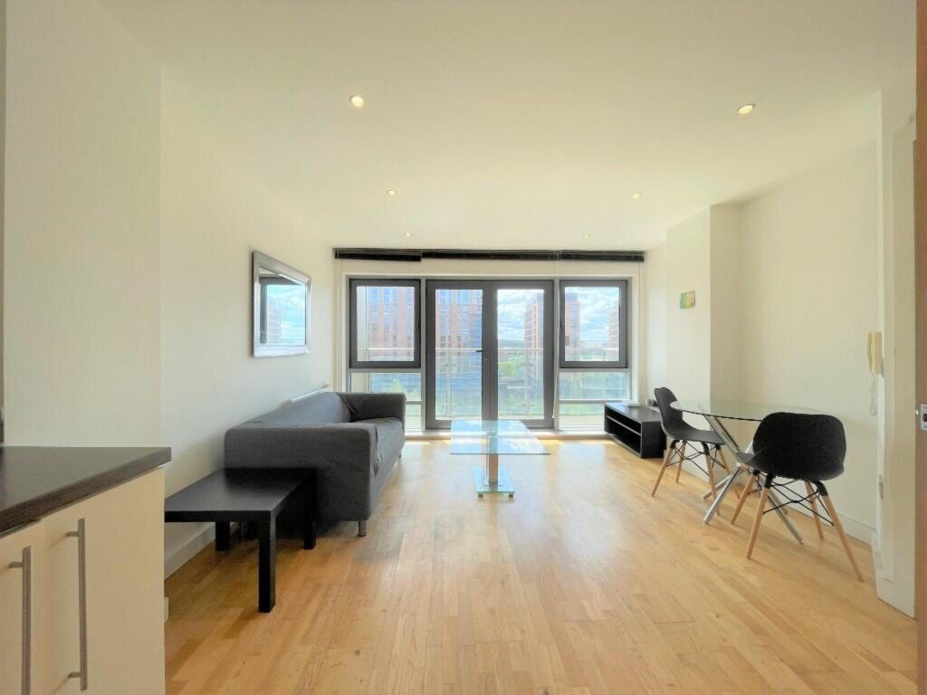 Property photo 1 of 8 Living Room