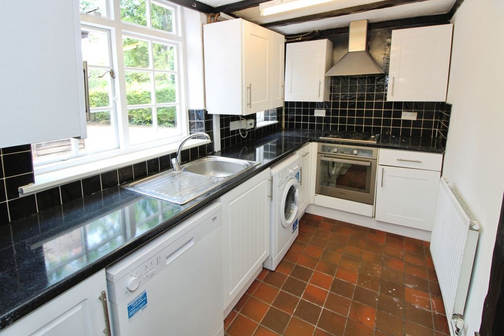 Property photo 3 of 11 Kitchen