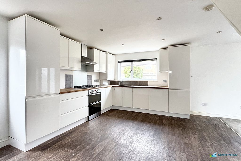 Property photo 3 of 16 Img_2685