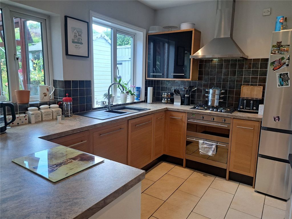 Property photo 2 of 21 Kitchen