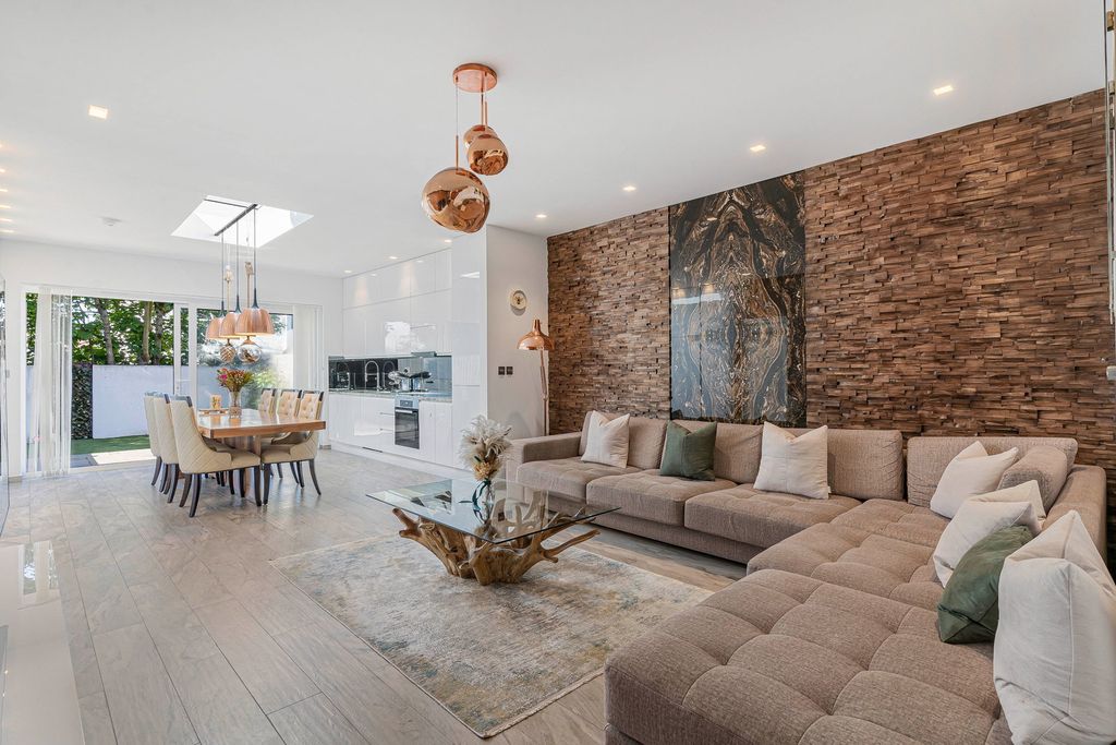 Property photo 1 of 27