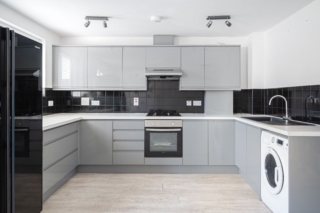 Property photo 1 of 9 5146440