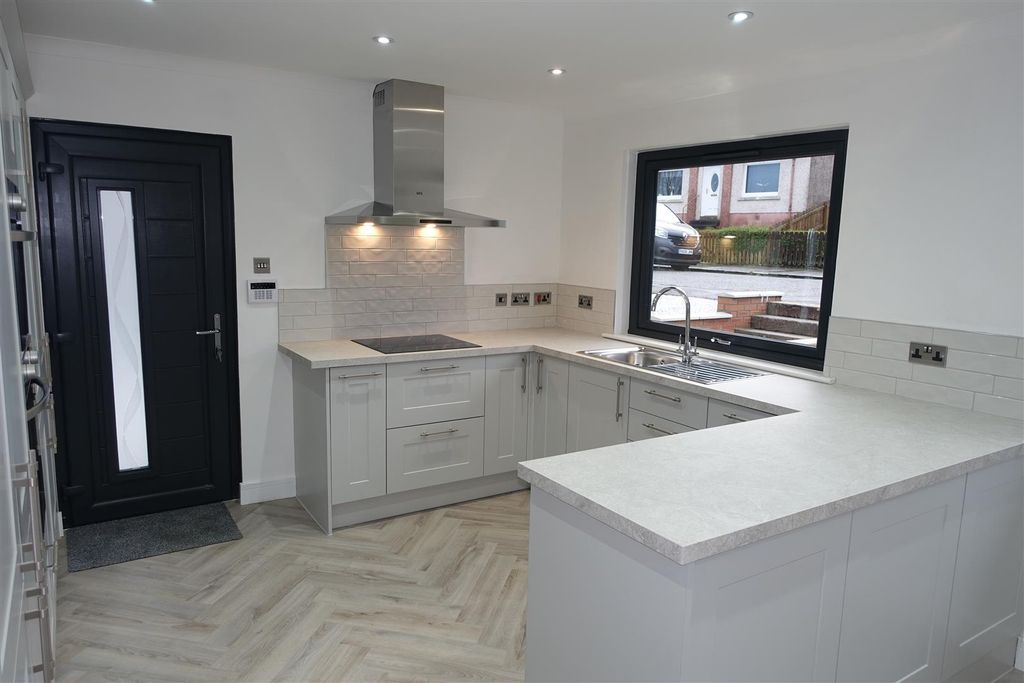 Property photo 3 of 15 Kitchen Diner