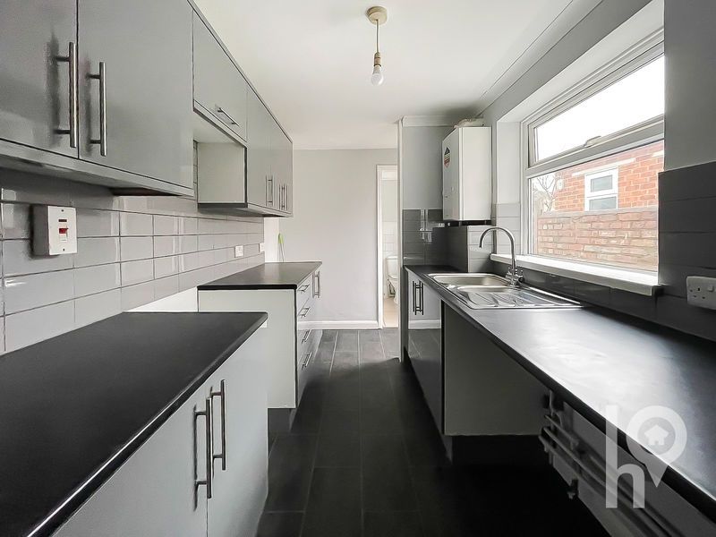 Property photo 1 of 7 Photo 4