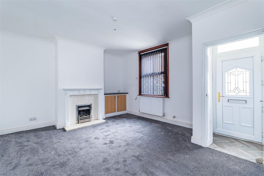 Property photo 2 of 14 Lounge